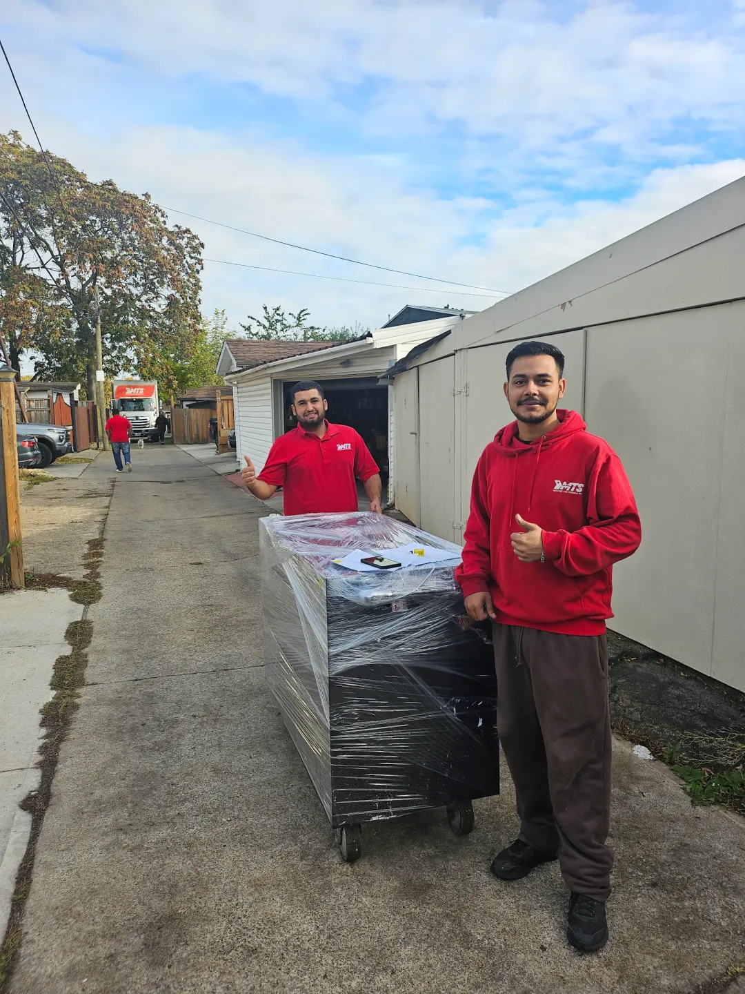 Last piece out of the laneway - the long-distance truck loaded up.